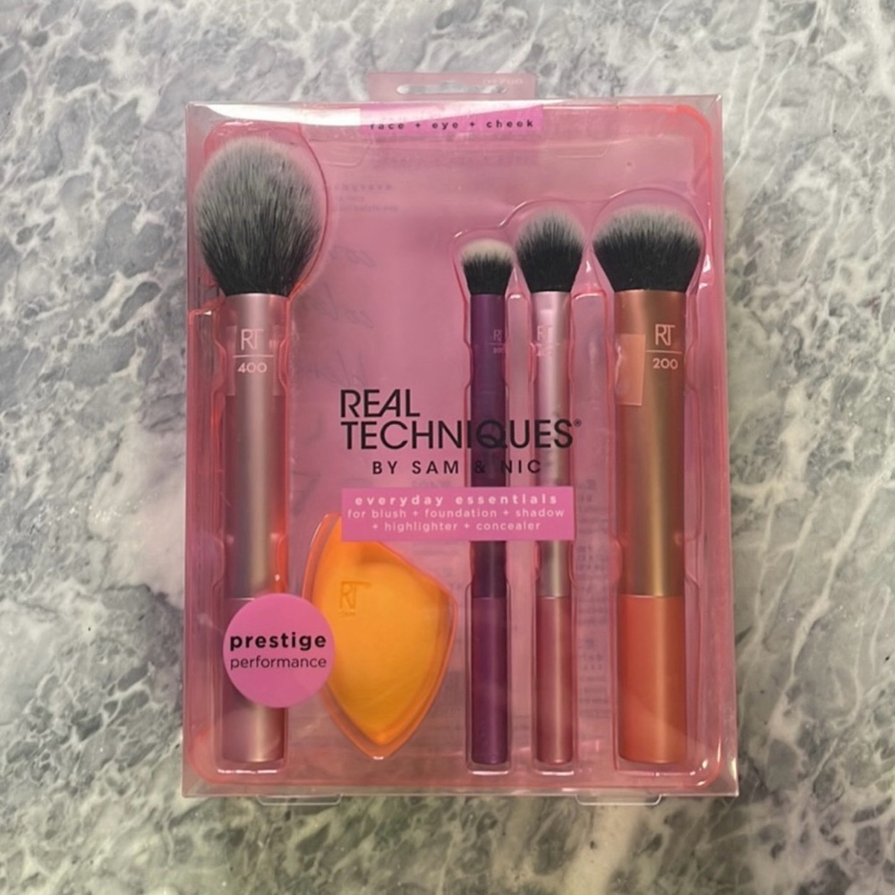 New Real Techniques Everyday Essentials Brush Set
